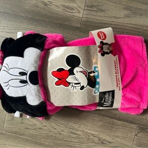 Disney Minnie Mouse Fuchsia Hooded Blanket
